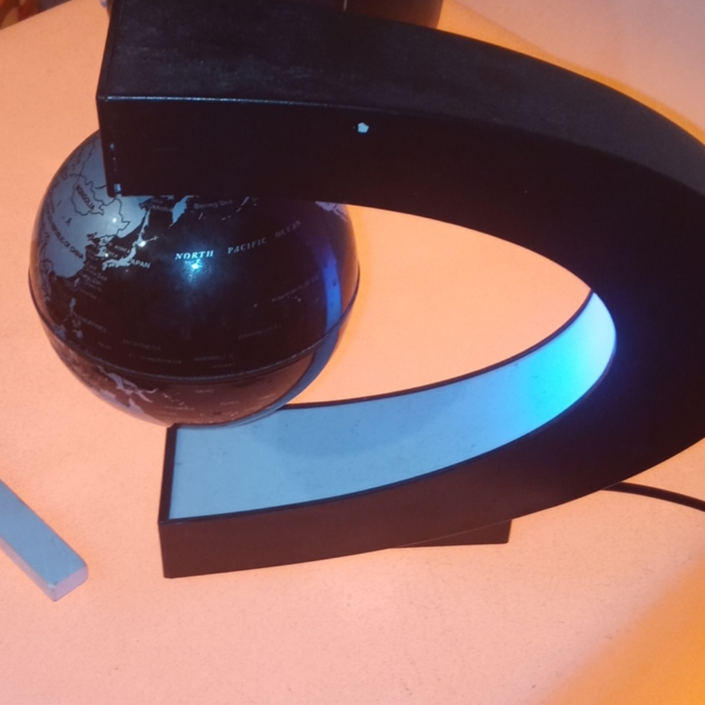LED Floating Globe Lamp - Picture 3 of 3